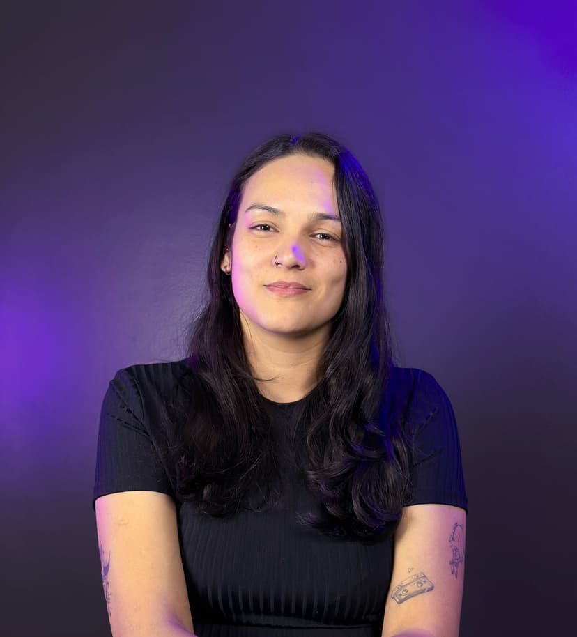 imagem de perfil da Stephanie com um fundo roxo